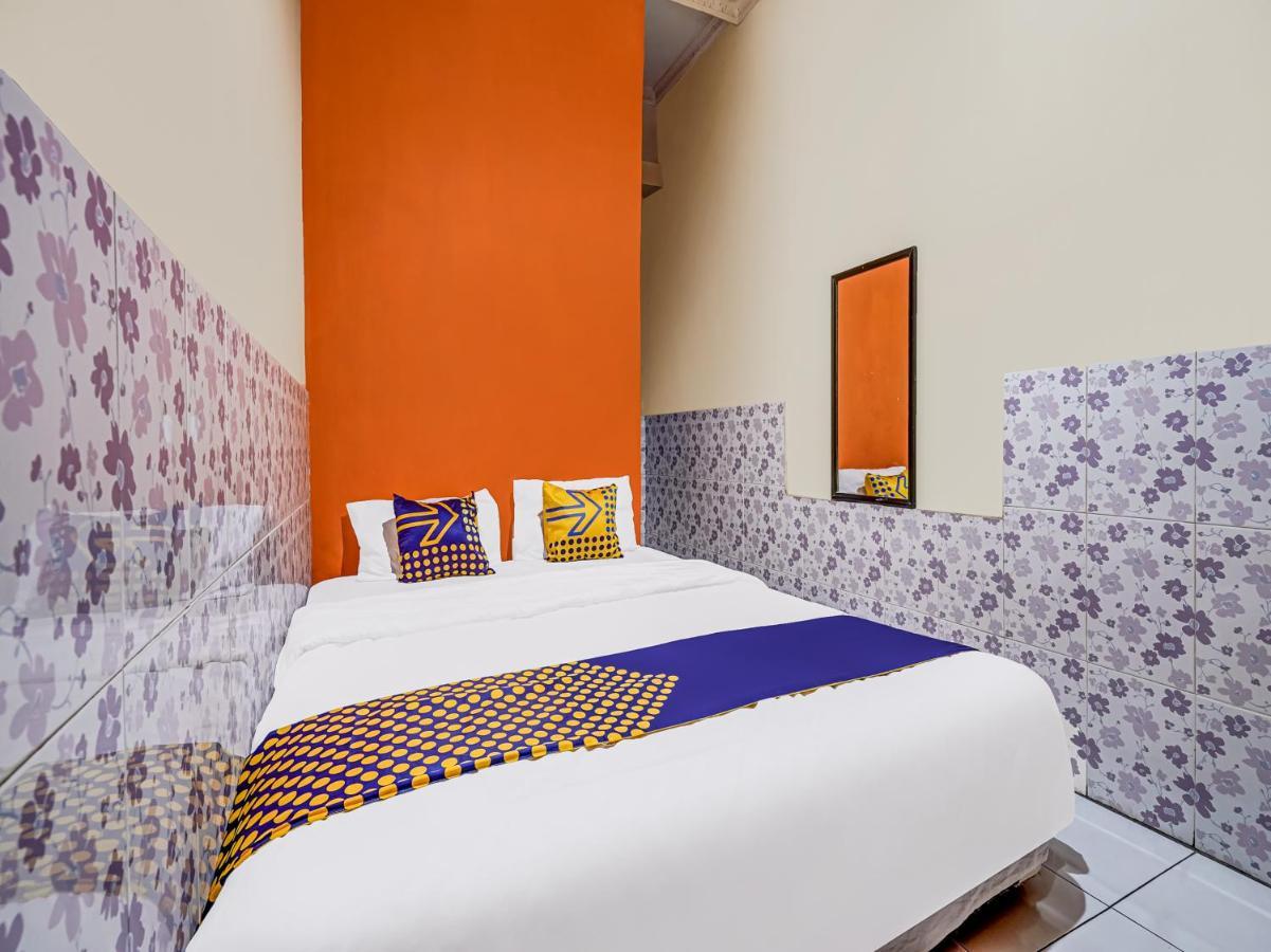 Spot On 91186 Losmen Yanti Hotel Bandung Exterior photo